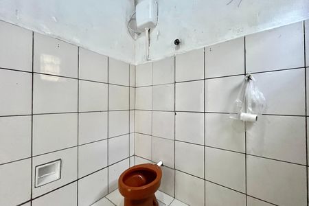 Banheiro de casa para alugar com 1 quarto, 37m² em Vila Babilonia, São Paulo