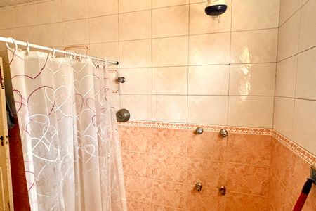 Casa à venda com 290m², 4 quartos e 4 vagas Casa à venda com 290m², 4 quartos e 4 vagasBanheiro 1
