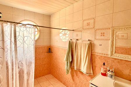Casa à venda com 290m², 4 quartos e 4 vagas Casa à venda com 290m², 4 quartos e 4 vagasBanheiro 1