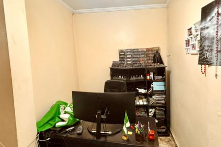 Casa à venda com 290m², 4 quartos e 4 vagas Casa à venda com 290m², 4 quartos e 4 vagasEscritório