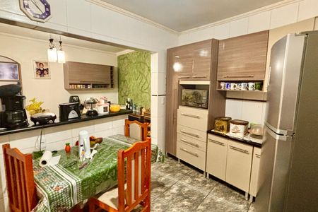 Casa à venda com 290m², 4 quartos e 4 vagas Casa à venda com 290m², 4 quartos e 4 vagasCozinha