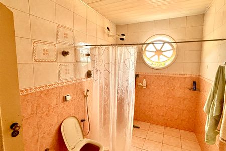 Casa à venda com 290m², 4 quartos e 4 vagas Casa à venda com 290m², 4 quartos e 4 vagasBanheiro 1