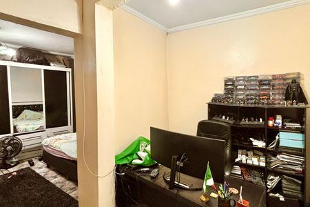 Casa à venda com 290m², 4 quartos e 4 vagas Casa à venda com 290m², 4 quartos e 4 vagasEscritório