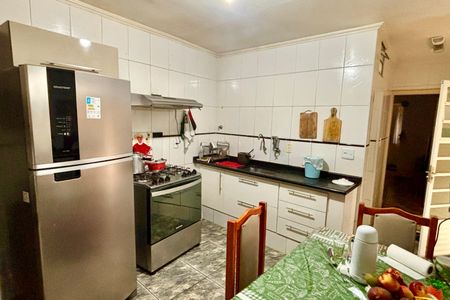 Casa à venda com 290m², 4 quartos e 4 vagas Casa à venda com 290m², 4 quartos e 4 vagasCozinha