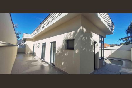 Casa de condomínio à venda com 420m², 2 quartos e 6 vagasLateral direito