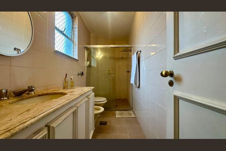 Apartamento à venda com 380m², 4 quartos e 3 vagas Apartamento à venda com 380m², 4 quartos e 3 vagasBanheiro