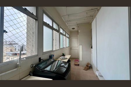 Apartamento à venda com 380m², 4 quartos e 3 vagas Apartamento à venda com 380m², 4 quartos e 3 vagasÁrea de serviço