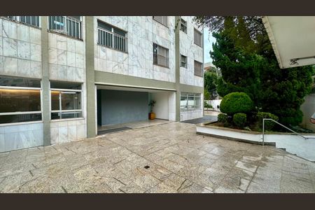Apartamento à venda com 380m², 4 quartos e 3 vagas Apartamento à venda com 380m², 4 quartos e 3 vagasEntrada do prédio