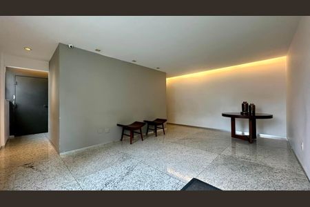 Apartamento à venda com 380m², 4 quartos e 3 vagas Apartamento à venda com 380m², 4 quartos e 3 vagasHall social