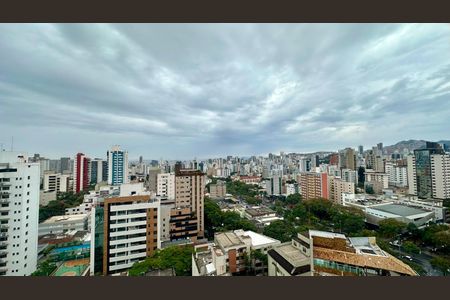 Apartamento à venda com 380m², 4 quartos e 3 vagas Apartamento à venda com 380m², 4 quartos e 3 vagasVista