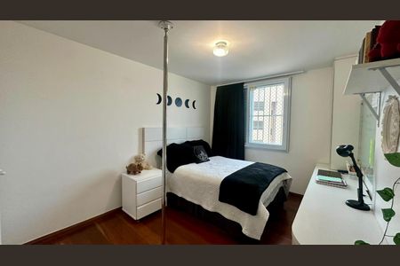 Apartamento à venda com 380m², 4 quartos e 3 vagas Apartamento à venda com 380m², 4 quartos e 3 vagasQuarto