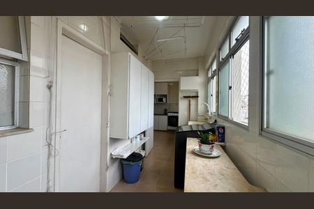 Apartamento à venda com 380m², 4 quartos e 3 vagas Apartamento à venda com 380m², 4 quartos e 3 vagasÁrea de serviço