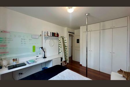Apartamento à venda com 380m², 4 quartos e 3 vagas Apartamento à venda com 380m², 4 quartos e 3 vagasQuarto