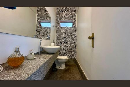 Apartamento à venda com 380m², 4 quartos e 3 vagas Apartamento à venda com 380m², 4 quartos e 3 vagasLavabo
