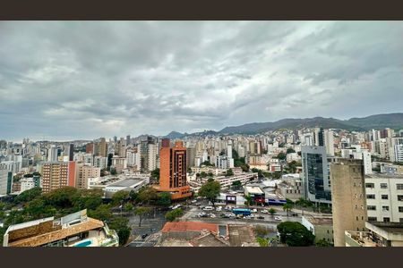 Apartamento à venda com 380m², 4 quartos e 3 vagas Apartamento à venda com 380m², 4 quartos e 3 vagasVista