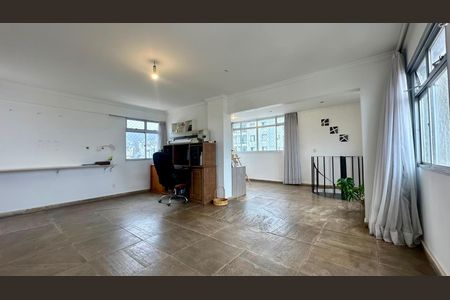 Apartamento à venda com 380m², 4 quartos e 3 vagas Apartamento à venda com 380m², 4 quartos e 3 vagas3º nível escritório