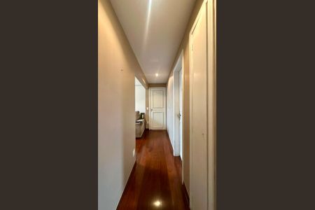 Apartamento à venda com 380m², 4 quartos e 3 vagas Apartamento à venda com 380m², 4 quartos e 3 vagasCorredor