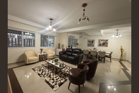 Sala  de casa à venda com 4 quartos, 222m² em Bosque da Saúde, São Paulo