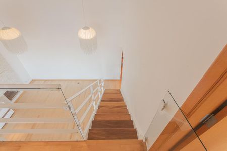 Apartamento para alugar com 176m², 2 quartos e 3 vagas Apartamento para alugar com 176m², 2 quartos e 3 vagasEscada