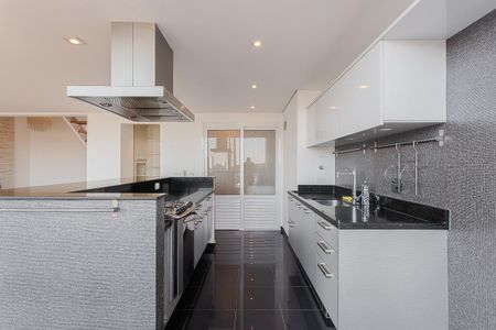 Cozinha de apartamento para alugar com 2 quartos, 176m² em Pompeia, São Paulo