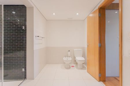 Apartamento para alugar com 176m², 2 quartos e 3 vagas Apartamento para alugar com 176m², 2 quartos e 3 vagasBanheiro da Suíte 2