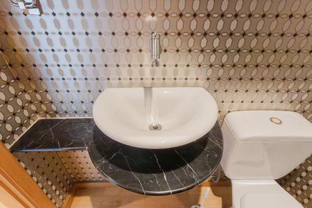 Lavabo de apartamento para alugar com 2 quartos, 176m² em Pompeia, São Paulo