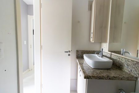 Apartamento para alugar com 67m², 2 quartos e 1 vaga Apartamento para alugar com 67m², 2 quartos e 1 vagaBanheiro da Suíte