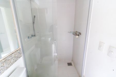 Apartamento para alugar com 67m², 2 quartos e 1 vaga Apartamento para alugar com 67m², 2 quartos e 1 vagaBanheiro da Suíte