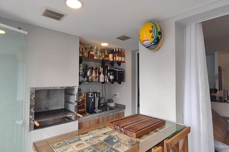 Apartamento à venda com 80m², 3 quartos e 2 vagas Apartamento à venda com 80m², 3 quartos e 2 vagasVaranda