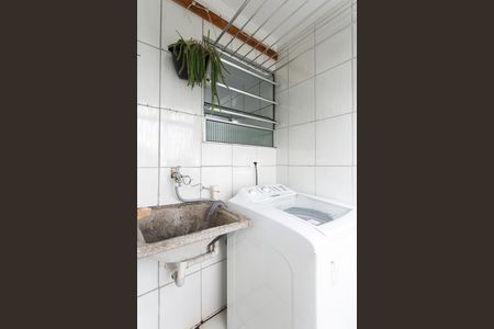 Área de Serviço  de apartamento para alugar com 2 quartos, 48m² em Conjunto Habitacional Fazenda do Carmo, São Paulo