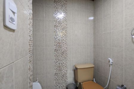 Casa de condomínio para alugar com 120m², 4 quartos e 1 vaga Casa de condomínio para alugar com 120m², 4 quartos e 1 vagaBanheiro social 1