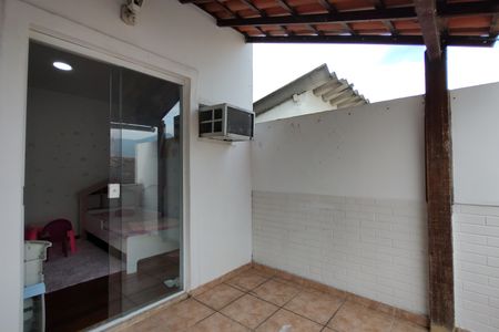 Casa de condomínio para alugar com 120m², 4 quartos e 1 vaga Casa de condomínio para alugar com 120m², 4 quartos e 1 vagaVaranda do quarto 2