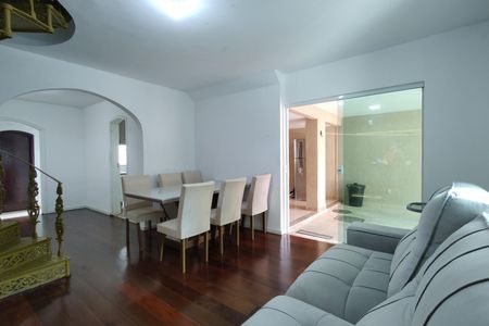 Casa de condomínio para alugar com 120m², 4 quartos e 1 vaga Casa de condomínio para alugar com 120m², 4 quartos e 1 vagaSala