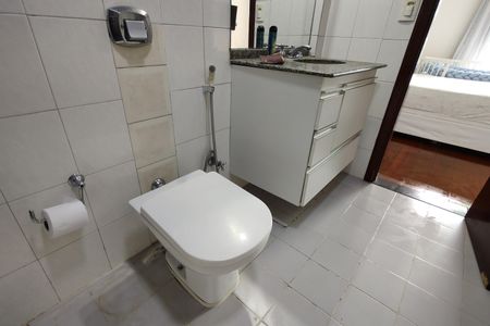 Casa de condomínio para alugar com 120m², 4 quartos e 1 vaga Casa de condomínio para alugar com 120m², 4 quartos e 1 vagaBanheiro da suíte