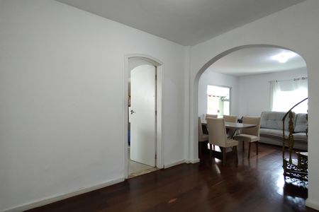 Casa de condomínio para alugar com 120m², 4 quartos e 1 vaga Casa de condomínio para alugar com 120m², 4 quartos e 1 vagaSala de jantar