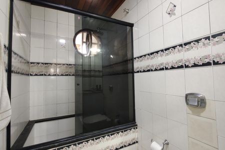 Casa de condomínio para alugar com 120m², 4 quartos e 1 vaga Casa de condomínio para alugar com 120m², 4 quartos e 1 vagaBanheiro da suíte