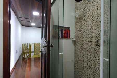 Casa de condomínio para alugar com 120m², 4 quartos e 1 vaga Casa de condomínio para alugar com 120m², 4 quartos e 1 vagaBanheiro social 2