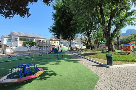 Casa de condomínio para alugar com 120m², 4 quartos e 1 vaga Casa de condomínio para alugar com 120m², 4 quartos e 1 vagaÁrea comum - Playground