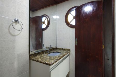 Casa de condomínio para alugar com 120m², 4 quartos e 1 vaga Casa de condomínio para alugar com 120m², 4 quartos e 1 vagaBanheiro social 1