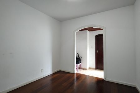 Casa de condomínio para alugar com 120m², 4 quartos e 1 vaga Casa de condomínio para alugar com 120m², 4 quartos e 1 vagaSala de jantar