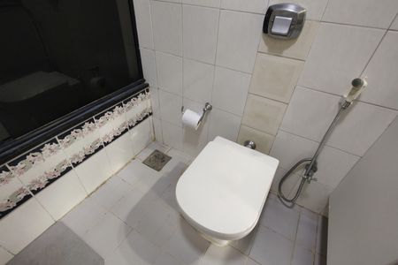 Casa de condomínio para alugar com 120m², 4 quartos e 1 vaga Casa de condomínio para alugar com 120m², 4 quartos e 1 vagaBanheiro da suíte