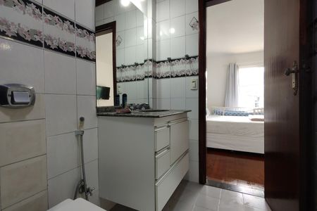 Casa de condomínio para alugar com 120m², 4 quartos e 1 vaga Casa de condomínio para alugar com 120m², 4 quartos e 1 vagaBanheiro da suíte