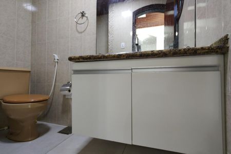 Casa de condomínio para alugar com 120m², 4 quartos e 1 vaga Casa de condomínio para alugar com 120m², 4 quartos e 1 vagaBanheiro social 1