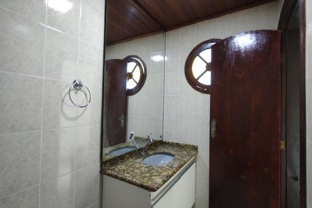 Casa de condomínio para alugar com 120m², 4 quartos e 1 vaga Casa de condomínio para alugar com 120m², 4 quartos e 1 vagaBanheiro social 1