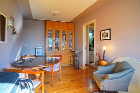Sala de apartamento à venda com 2 quartos, 80m² em Petrópolis, Porto Alegre