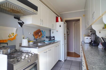 Cozinha  de apartamento à venda com 2 quartos, 80m² em Petrópolis, Porto Alegre