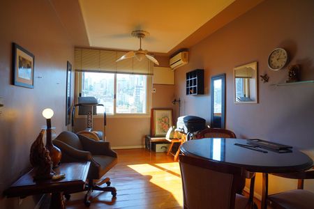 Sala de apartamento à venda com 2 quartos, 80m² em Petrópolis, Porto Alegre