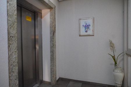 Apartamento à venda com 80m², 2 quartos e 1 vaga Apartamento à venda com 80m², 2 quartos e 1 vagaHall de entrada