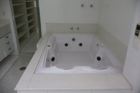 Casa para alugar com 340m², 4 quartos e 3 vagasBanheiro da Suíte 1