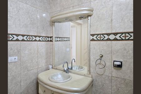 Casa para alugar com 340m², 4 quartos e 3 vagas Casa para alugar com 340m², 4 quartos e 3 vagasBanheiro Social